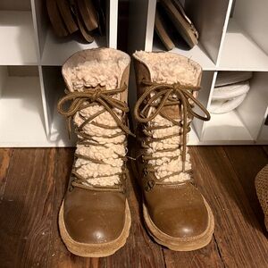 Brown Fur-Lined Lace-Up Boots